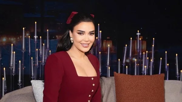 سيرين عبد النور تحتفل بالكريسماس بفستان أنيق