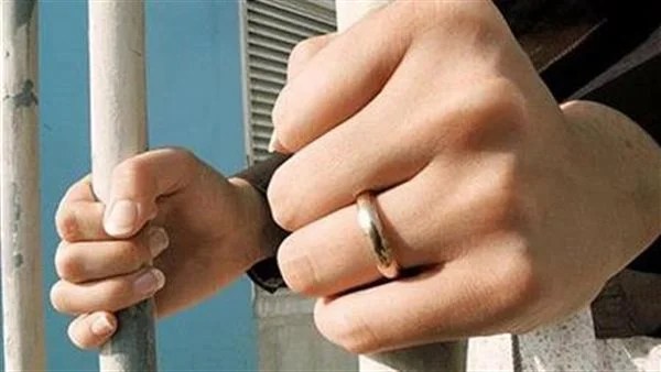 إحالة خادمة متهمة بسرقة 5000 دولار للمحاكمة