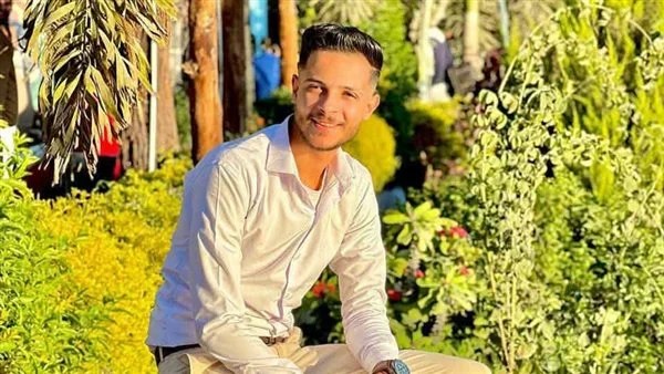 أسرة مينا تتسلم جثمانه في مطار القاهرة