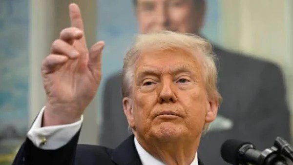 ترامب ينفي علاقته بإبستين قبل فضيحته الكبرى