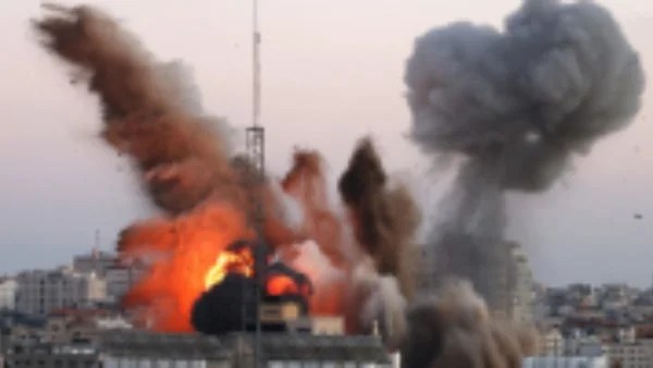 قصف إسرائيلي يستهدف معسكرات حزب الله في لبنان