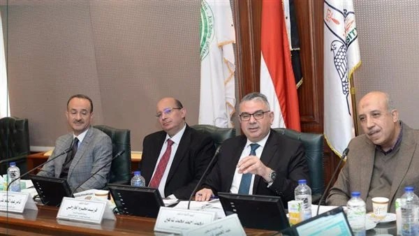 منح دراسية لأوائل العربية في تجارة عين شمس