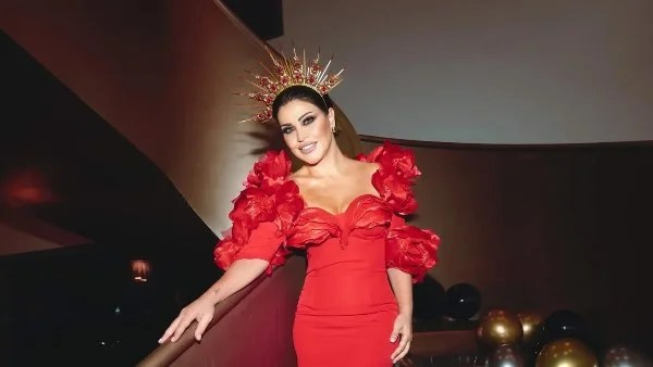 جومانا مراد تتألق بفستان أحمر في جلسة تصوير جديدة