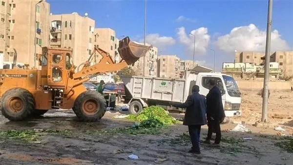 حملات أمنية لرفع إشغالات الباعة الجائلين بمدينة العبور