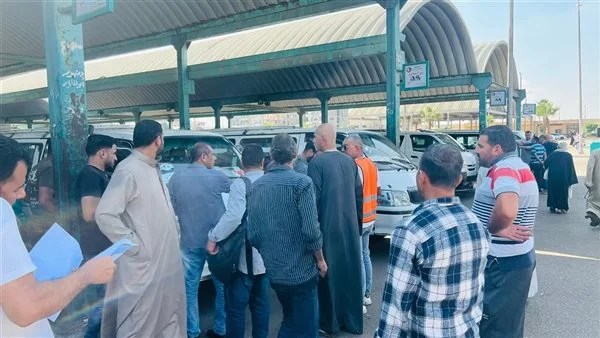 قرار يمنع ركوب السيدات بجانب السائق في مواقف البحيرة