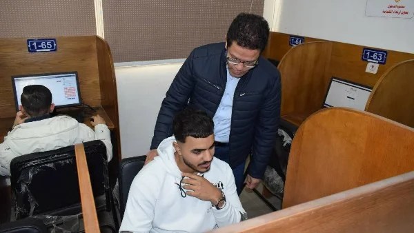 رئيس جامعة بنها يتفقد امتحانات الفصل الدراسي الأول