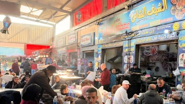 إقبال كبير على سوق الأسماك والأوت ليت في بورسعيد