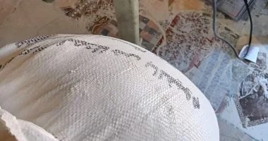 ضبط كميات من الدقيق والأسمدة قبل بيعها بالسوق السوداء