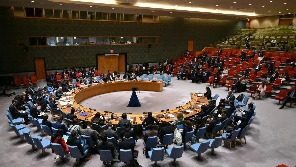 تمديد ولاية قوات الأمم المتحدة وتحذيرات لرواندا