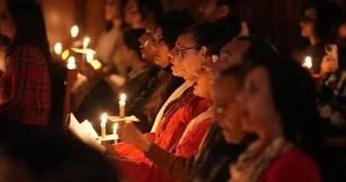 احتفال الكنيسة الأسقفية بعيد الميلاد بأسلوب مميز