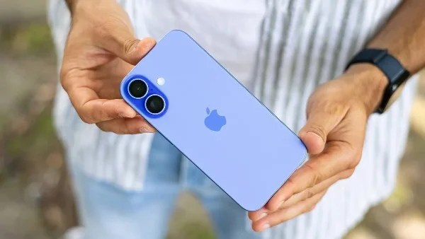 هيمنة سامسونج وآبل على مبيعات الهواتف في 2025