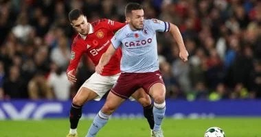 أستون فيلا ومانشستر يونايتد في قمة الدوري الإنجليزي