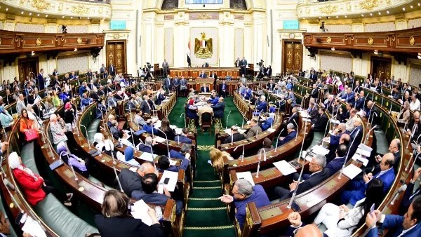 البرلمان المصري يتحرك لمعالجة أزمة تكليف الفرق الصحية