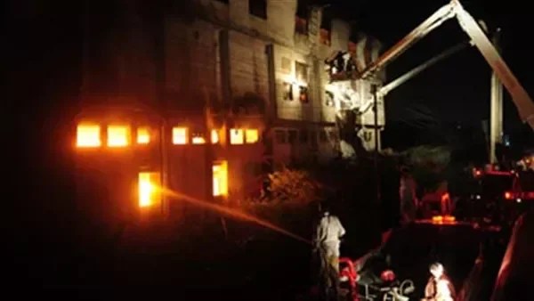 حريق يودي بحياة 3 أشخاص في مركز تجاري بباكستان