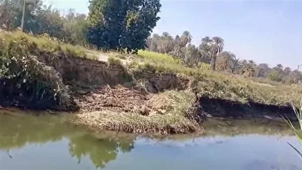 انهيار أجزاء من الطريق الزراعي في إسنا يهدد سلامة المارة