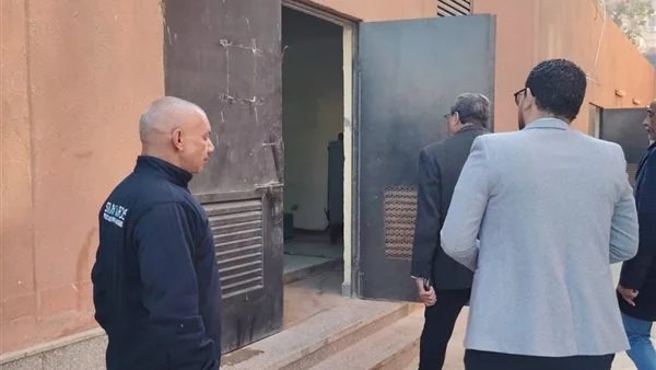 محافظ قنا يبحث أزمة الكهرباء في مستشفى قفط التخصصي