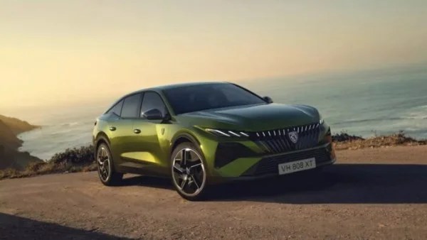 بيجو تكشف عن 408 فاستباك الجديدة في بروكسل