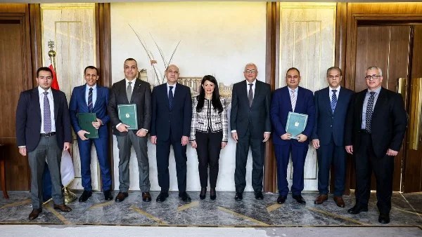 تسليم 10 مراكز تكنولوجية متنقلة لاستخراج الفيش الجنائي