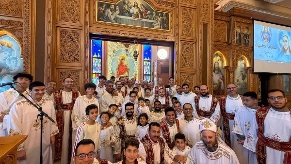 الأنبا أباكير يصلي قداساً إلهياً في أبو ظبي