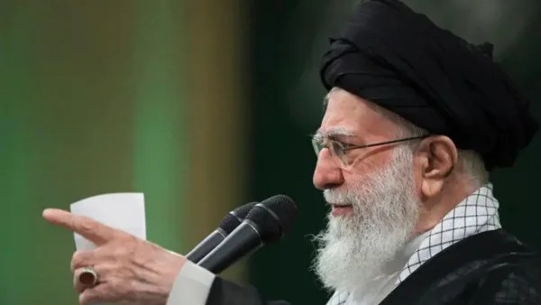 ترامب يلوح بخطط لاغتيال خامنئي