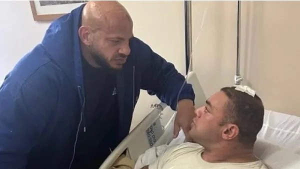 بيج رامي يزور مدير جولدز جيم للاطمئنان على حالته