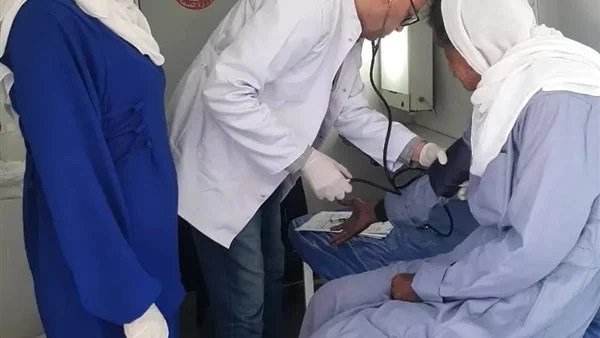 قافلات طبية تكشف على 2193 مواطنًا بجنوب سيناء في يناير