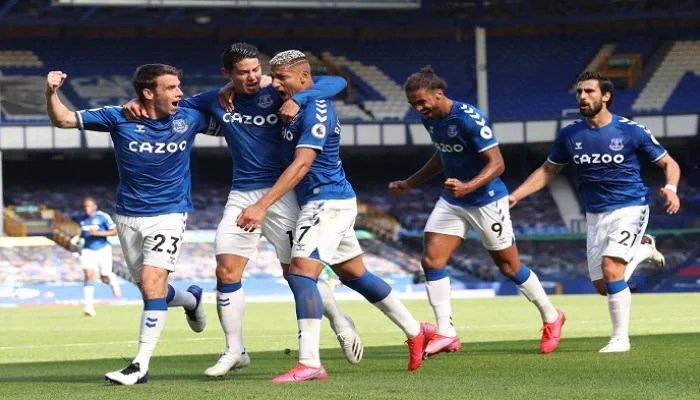 إيفرتون يتغلب على أستون فيلا في الدوري الإنجليزي