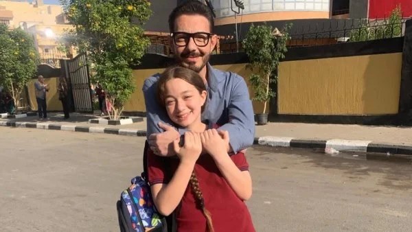 أحمد زاهر يحتفل بعيد ميلاد ابنته منى