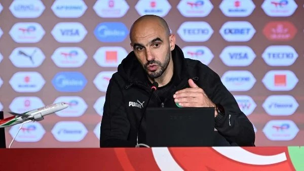 الركراكي يأسف لتشويه صورة الكرة الإفريقية بالتحكيم