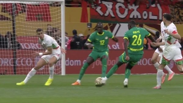 بابي جاي يسجل هدف السنغال الأول في نهائي أمم إفريقيا