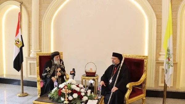 الأنبا إبراهيم إسحق يدعو للشفاء العاجل للبابا تواضروس