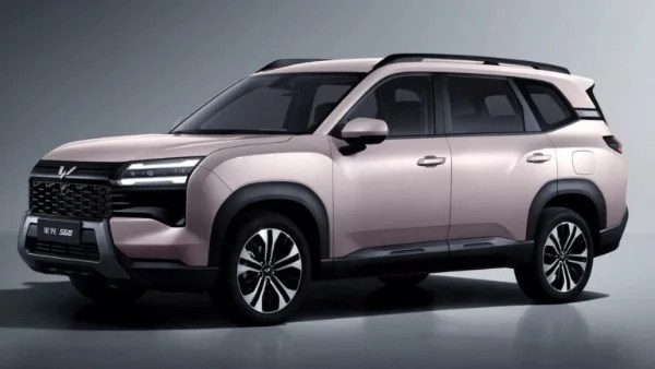 وولينج تطلق سيارة Xingguang 560 في السوق الصينية