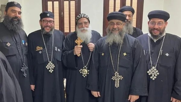 كهنة إيبارشية حلوان يحتفلون بعيد الميلاد بمراكز التأهيل