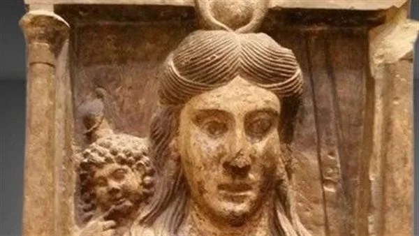 إيزيس وحربوقراط: تجسيد الأمومة والأمل في المتحف المصري