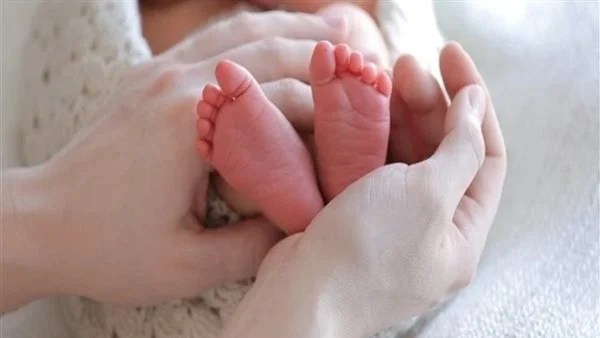 العثور على رضيع حديث الولادة أمام مسجد في الشرقية