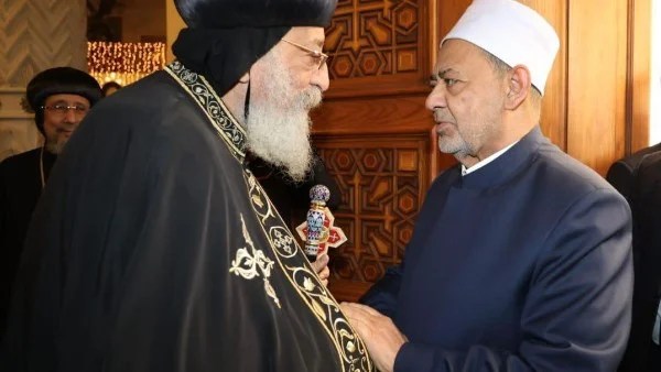 شيخ الأزهر يتمنى الشفاء العاجل للبابا تواضروس