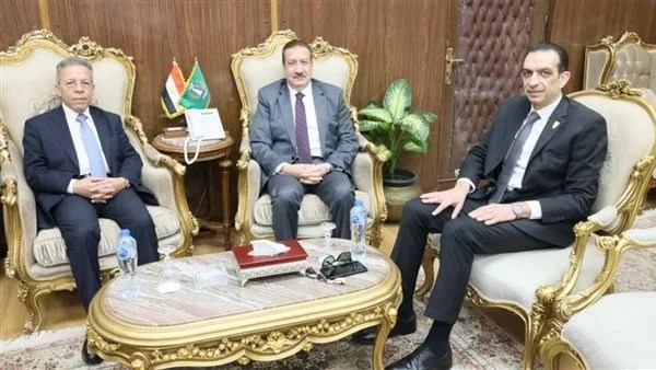 محافظة المنوفية تناقش دعم القطاع الصحي مع نقيب الأطباء