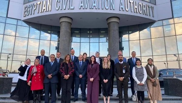 مصر والمملكة المتحدة تعززان التعاون في النقل الجوي