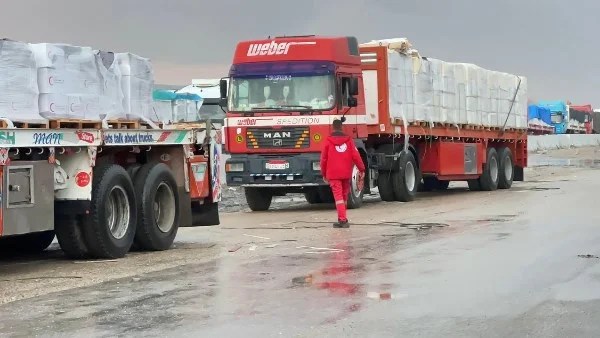 قافلة "زاد العزة" تقدم مساعدات إنسانية ضخمة إلى غزة