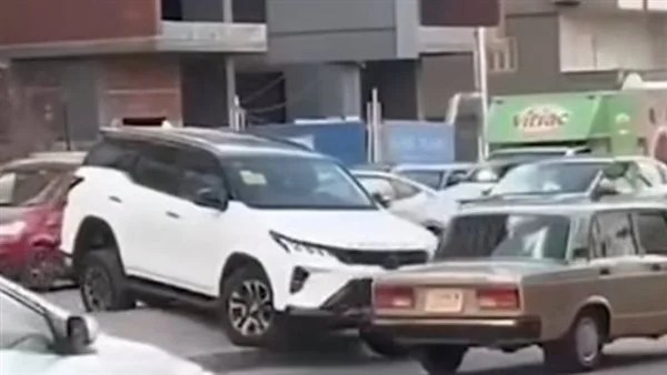 حبس طالب بسبب قيادته سيارة عكس الاتجاه في مدينة نصر