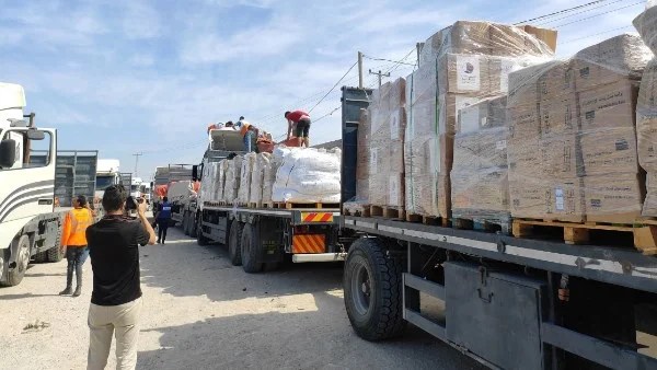 وزيرة خارجية أيرلندا تصل العريش لمتابعة مساعدات غزة