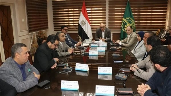 اجتماع مع مستثمري بنها لبحث التحديات والمطالب