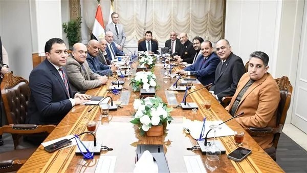 وزير الشباب والرياضة يناقش خطة مستقبلية مع النواب