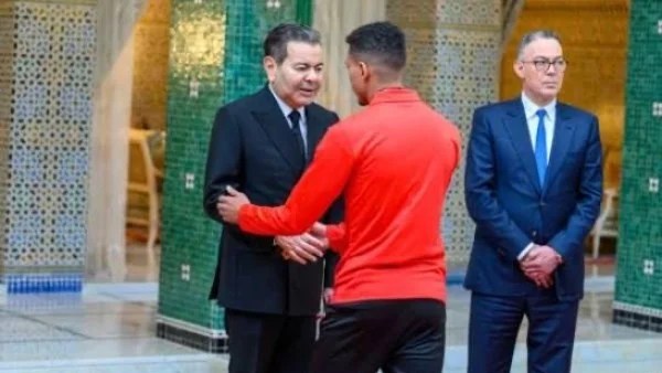 الأمير رشيد يستقبل بعثة المنتخب المغربي بعد الخسارة