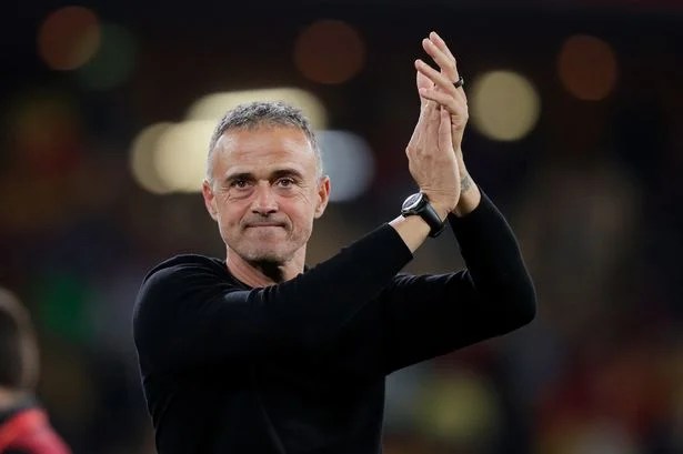 إنريكي يدافع عن دياز بعد ضياع ركلة الجزاء