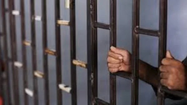 تجديد حبس 3 عاطلين متهمين بقتل مالك مقهى في عين شمس