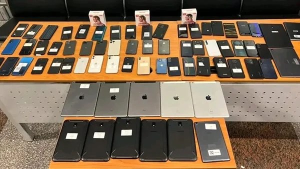 انتهاء الإعفاء الاستثنائي لهواتف الركاب القادمين من الخارج