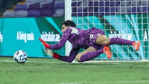 حرب كلامية بين شوبير والحضري بشأن أداء مصطفى شوبير