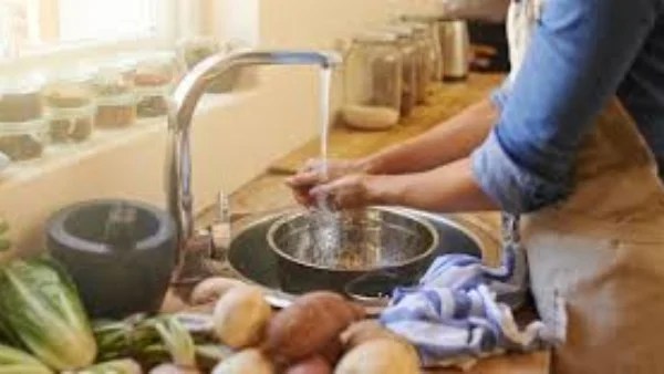 أطعمة غسلها قد تضر بالصحة