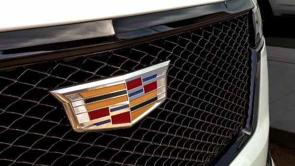 أزمة محركات V8 تؤرق جنرال موتورز في 2026